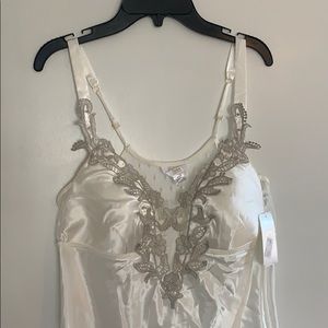 NWT White Flora nightgown Size L